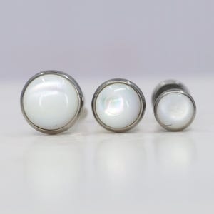 Titanium ASTM F136 (in109) Mother of Pearl Shell Internally Threaded 1.2mm (16ga) Conch, Helix, Cartilage, Tragus, Conch etc