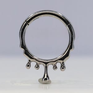 Titanium ASTM F136 (cl96) smelten, verfdruppels, ijsklikker scharnierende ring 1,2 mm (16ga) Geschikt voor schelphoorn, kraakbeen, septum, helix, kwab, toren