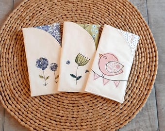 Personalized fleece glasses case with free-motion embroidery, glasses pouch, gift idea for Christmas, birthday, Mother's Day.