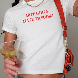 Hot Girls Hate Fascism Y2K Baby Tee Pro Immigration Shirt Anti Racism T-Shirt Political Activist Clothes Anti Trump Shirt Liberal Women Tee