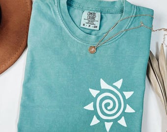 Maglietta con stampa "Sun" Comfort Colors®, maglietta estiva, maglietta da spiaggia, maglietta con stampa "Sun", regalo per donna, maglietta con stampa "Sun" in stile boho, maglietta con stampa "Sun", maglietta per feste in piscina