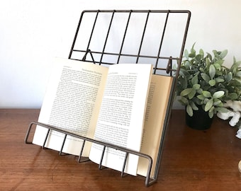 Antique Metal Wire Book Stand - Metal Wire Menu Stand - Rustic Metal Artwork Display Stand - Farmhouse Upright Sign Stand - Recipe Stand