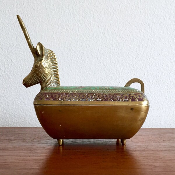 RESERVADO para Ragan78... Esmalte de unicornio de bronce embutido de la caja de la baratija / mano esmalte pintado embutido latón envase con tapa / mediados siglo Pedestal