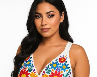Sommerzeit mexikanische Neckholder-Blusen - Artisan Made Bestickte Blusen - Florale Neckholder-Bluse