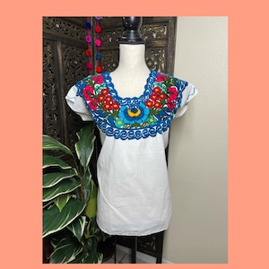 Artisanal Blouse w/Gorgeous Embroidery from Chiapas, Mexico