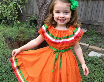 Hermoso vestido de baile para niñas con cintas folclóricas
