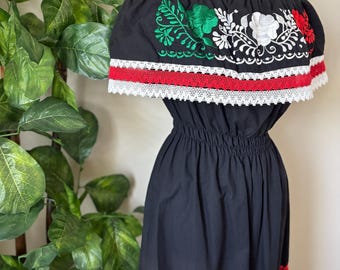 Vestido bordado de algodón con hombros descubiertos: Fiesta