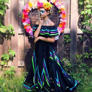 15 Vestidos de novia bordados con todo el folclor de una boda mexicana   Vestidos de novia bordados, Vestidos mexicanos para boda, Vestidos de novia  mexicanos