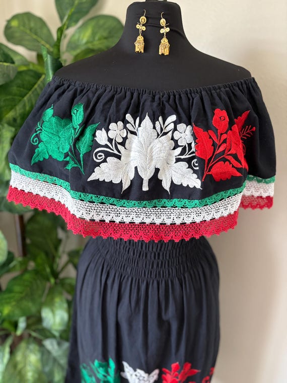 Vestido mexicano bordado: vestido de fiesta de algodón manta con