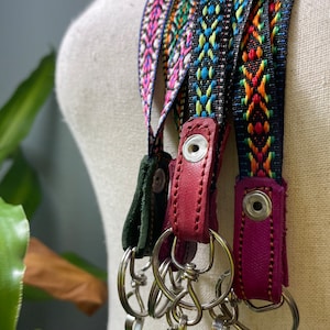 Lanyard ricamato con stampa geo sottile fatto a mano - Lanyard messicano - Lanyard artigianale
