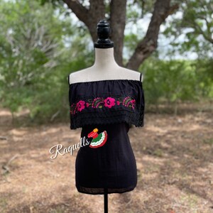 Loose Fit Mexican Embroidered Blouse - Handmade Artisanal Blouse - Floral Embroidery- Size S/M