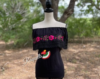 Loose Fit Mexican Embroidered Blouse - Handmade Artisanal Blouse - Floral Embroidery- Size S/M