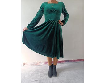 Abito midi in velluto verde smeraldo: elegante abito da festa