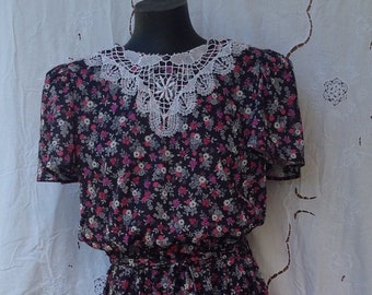 Sale Vintage 1980's Floral Aline Dress with Lace Collar
