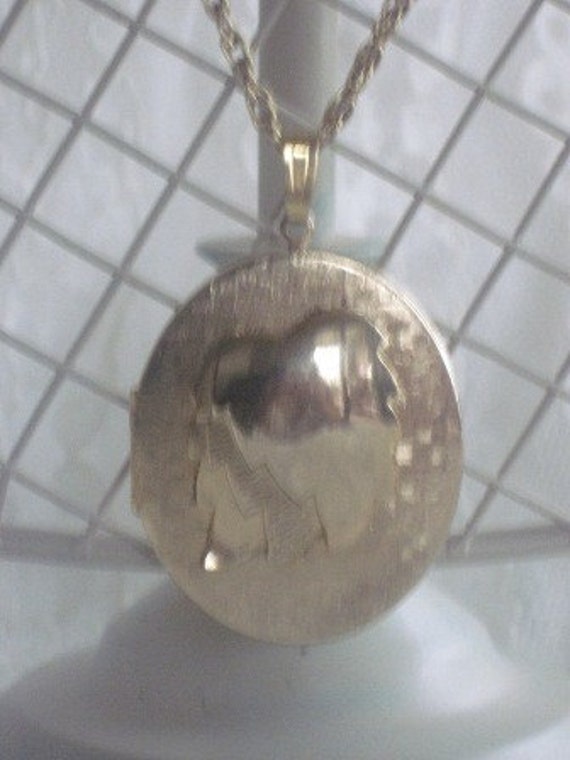 1970's Large Spanish locket in Gold metal Gem