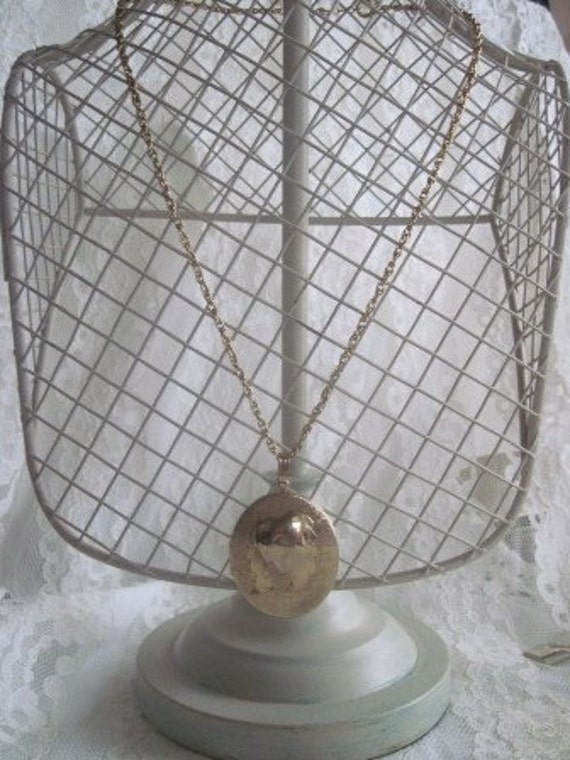 1970's Large Spanish locket in Gold metal Gem