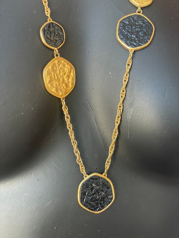 Vintage Trifari Necklace with Textured Gold and B… - image 2