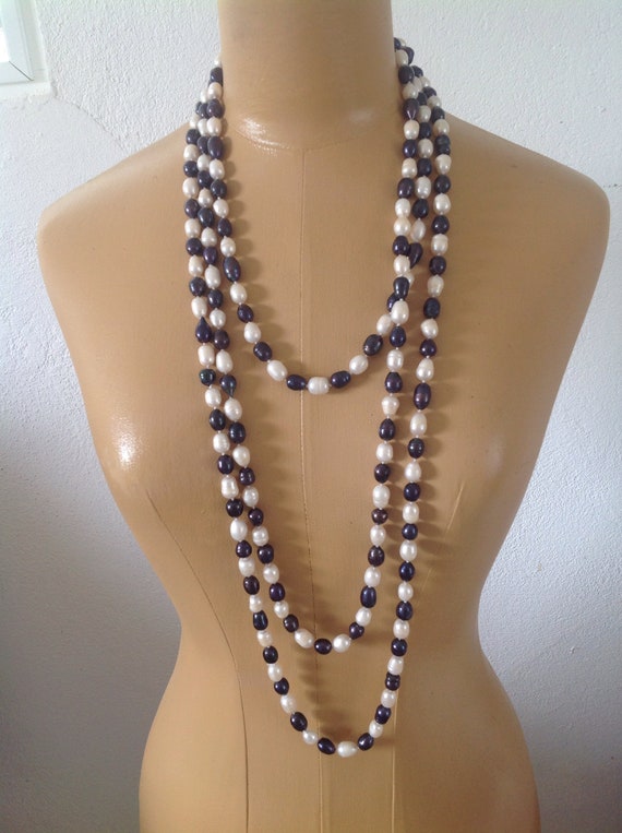 Vintage White and Black Faux Baroque Pearl Necklac