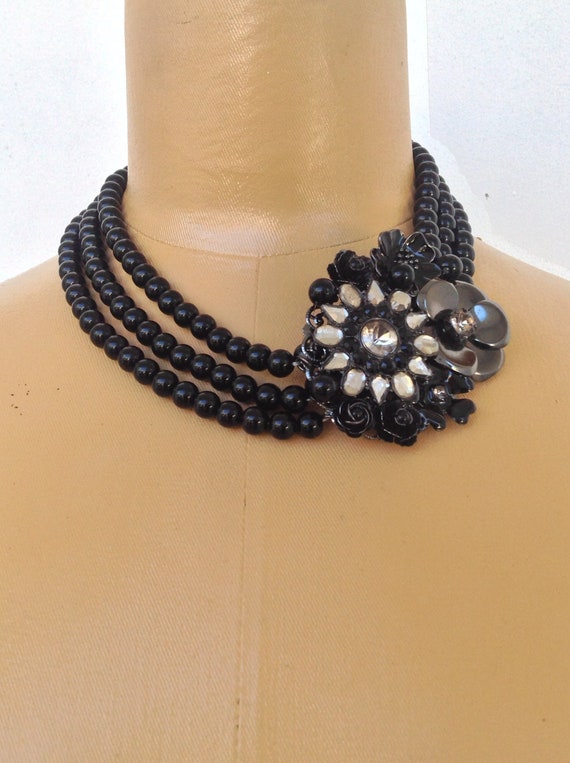 Vintage 3 Strand Black and Gold Necklace with Side
