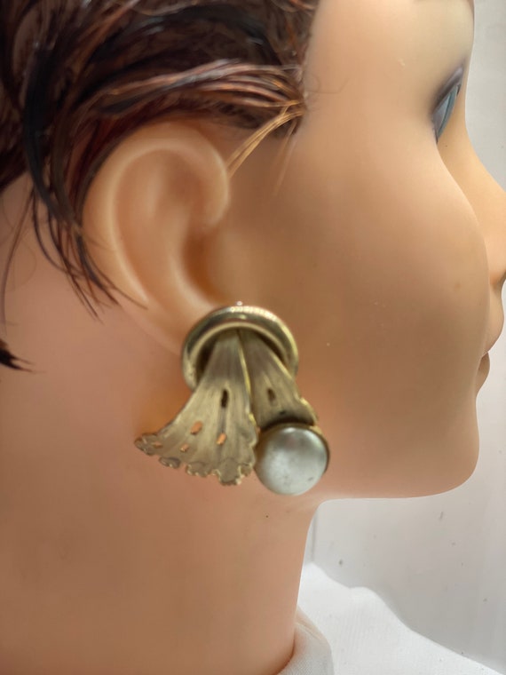 1980s Clip on Earrings, Leaves with Faux Pearl De… - image 2