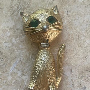 Vintage Gold Tone Cat with Green Eyes 1960’s