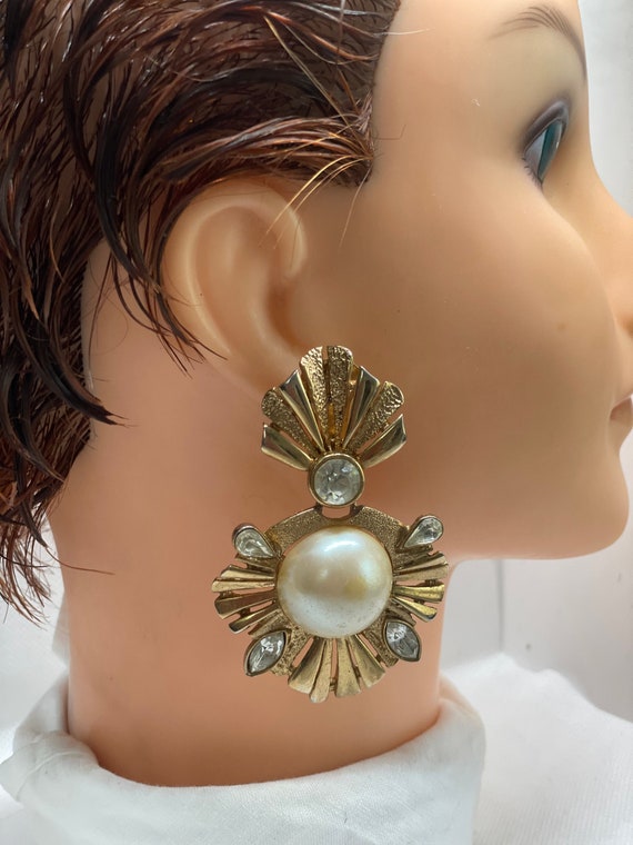 Large Vintage 1980s' Gold Tone With Faux Pearl Cl… - image 5