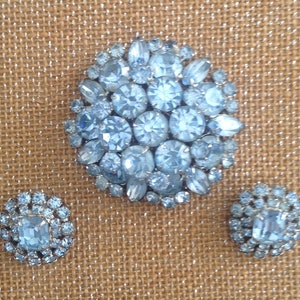 Vintage 1950&#39;s Sky Blue Rhinestone Brooch and Clip Earrings