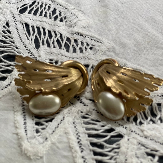 1980s Clip on Earrings, Leaves with Faux Pearl De… - image 4