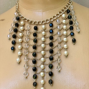 Colar de babador com contas dos anos 90, contas pretas transparentes com pérolas brancas artificiais e correntes de metal dourado
