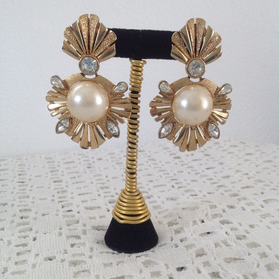 Large Vintage 1980s' Gold Tone With Faux Pearl Cl… - image 2