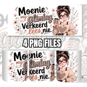 Könnte beinhalten: Ein weißer Keramikbecher mit einer grafischen Illustration einer Person mit Brille und Leopardenmuster-Stirnband, die eine Kaffeetasse hält. Das Design enthält den Text "Moenie my glimlag verkeerd lees nie" sowie florale Akzente in Rosa- und Brauntönen.
