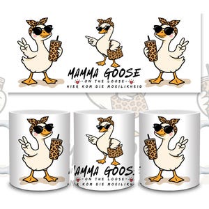 May include: White ceramic mug featuring a cartoon goose wearing sunglasses and a leopard print headband, holding a drink. The mug has the text "MAMMA GOOSE - ON THE LOOSE" and "HIER KOM DIE MOEILIKHEID".