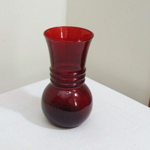 Vintage Royal Ruby Red Flower Vase - Anchor Hocking