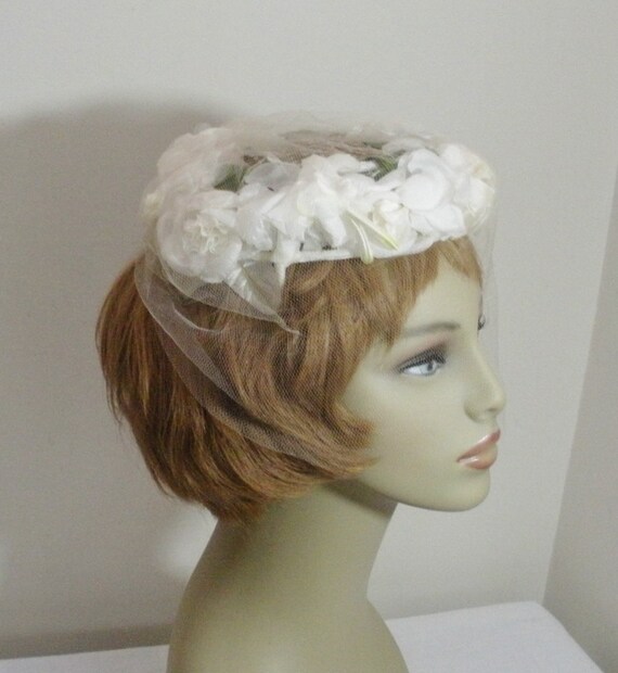 Vintage White Flowers Open Crown Womens Hat with V