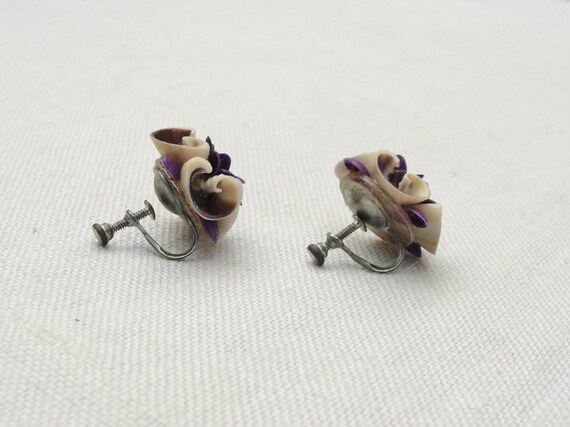 Vintage Purple Flower Shell Screw Back Earrings - image 4