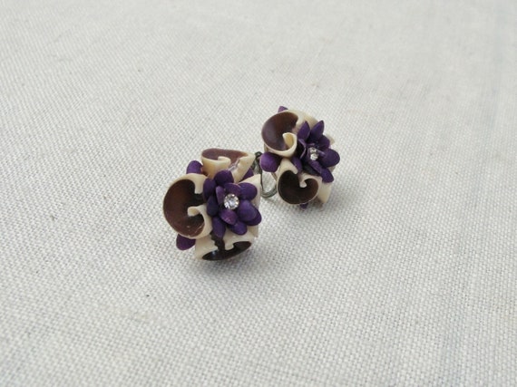 Vintage Purple Flower Shell Screw Back Earrings - image 3