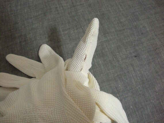 Vintage Off White Textured Rayon Gloves - image 5