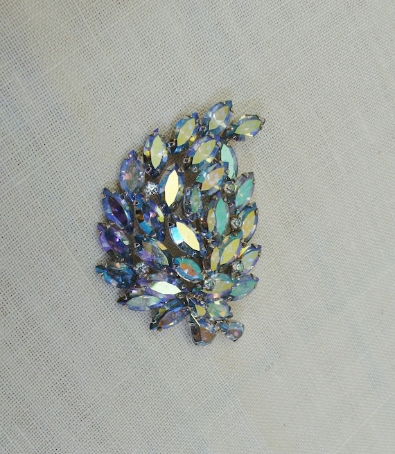 Vintage Weiss Aurora Borealis Rhinestone Brooch