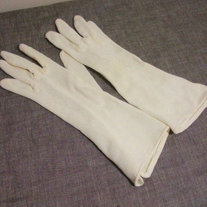 Vintage Off White Textured Rayon Gloves