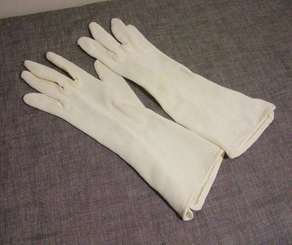 Vintage Off White Textured Rayon Gloves - image 1