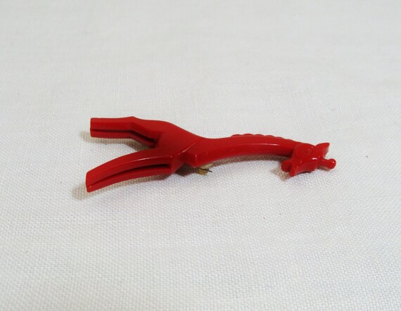 Vintage Red Bakelight Giraffe Brooch - image 2