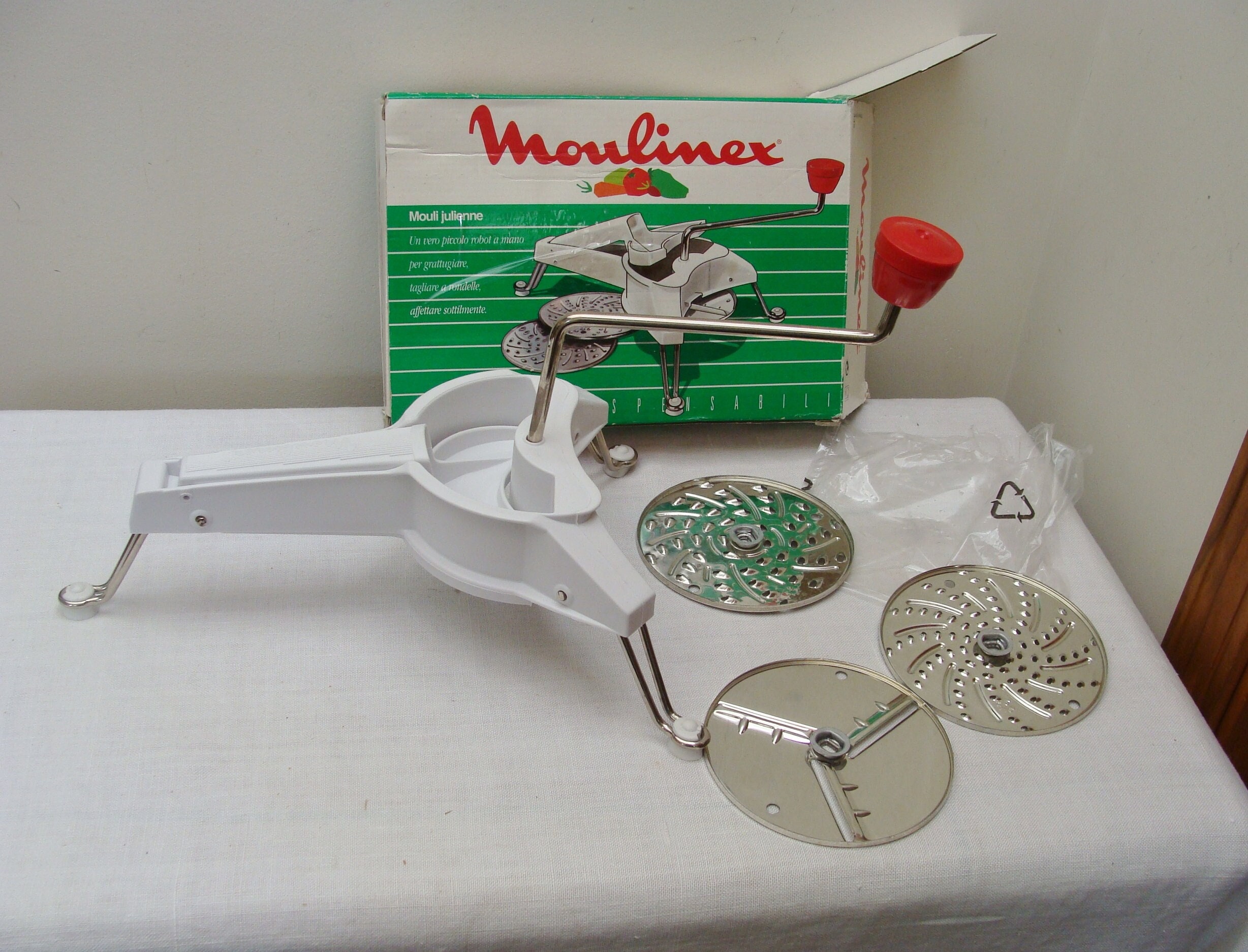 Vegetable Chopper, Multi-Function Shredder Hand Roll Rotary Cutter Gra