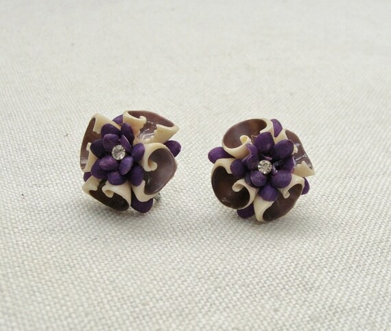 Vintage Purple Flower Shell Screw Back Earrings - image 1