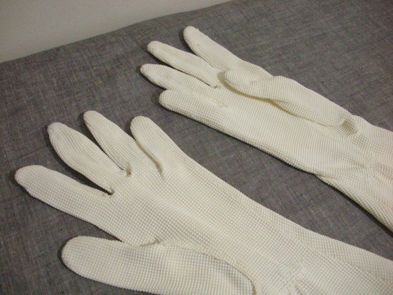 Vintage Off White Textured Rayon Gloves - image 4