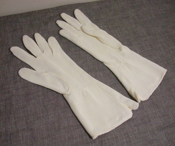 Vintage Off White Textured Rayon Gloves - image 3