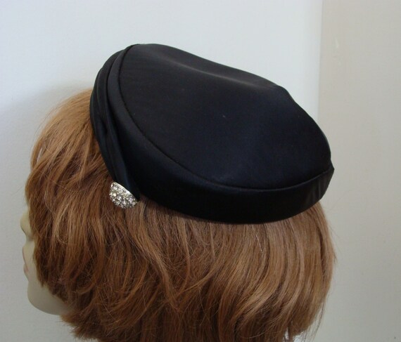 EUC VINTAGE Elegant Black Women\'s Hat w/rhinestones on side Vintage Black Womens Hat With Rhinestones - Etsy main image 4