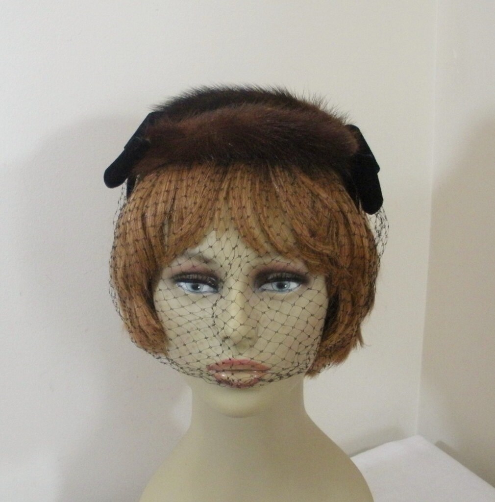 Vintage Mink Ladies Hat - Fur Half Hat With Black Velvet  display picture 1
