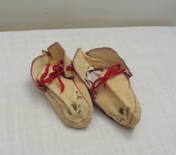 Antique Vintage Baby Deer Skin Moccasin Booties -… - image 1