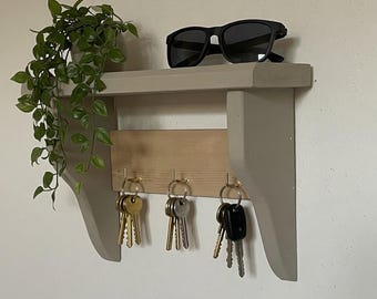 Mensola da parete rustica grigio-beige con ganci – Piccolo organizer per l'ingresso