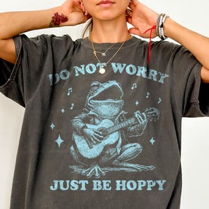 Vintage Do Not Worry Just Be Hoppy Shirt,Retro Funny Frog Shirt,Vintage Frog Tshirt,Aesthetic Shirt,Frog Sweatshirt,Funny Frog Tee,Meme Tees